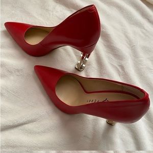6.5 Katy Perry satin pumps color garnet gold heels